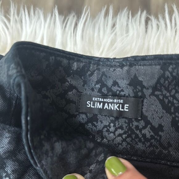 WHITE HOUSE BLACK MARKET Stylish Black Snake Print Women's Pants - Picture 6 of 12